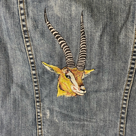 OLD NAVY BRAND Retro Gazelle Embroidered Patch Distressed Denim Jean Jacket - Picture 10 of 14